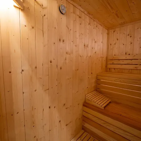 Pinehill Hotel, Restaurant , Pool & - 5* Razëm