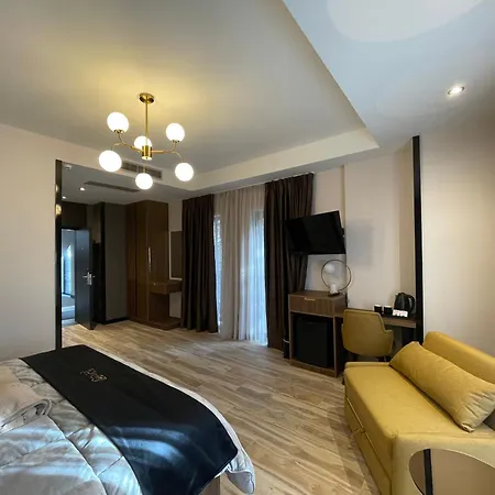 Pinehill Hotel, Restaurant , Pool & - 5* Razëm