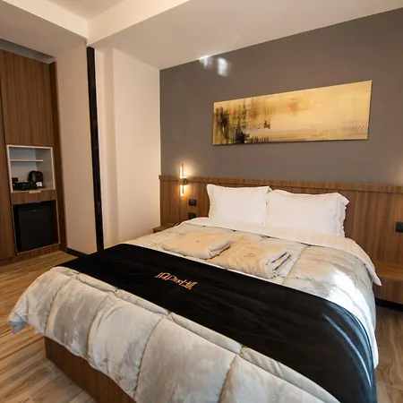 Pinehill Hotel, Restaurant , Pool & - 5* Razëm