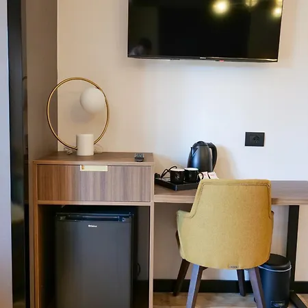 Pinehill Hotel, Restaurant , Pool & - Razëm