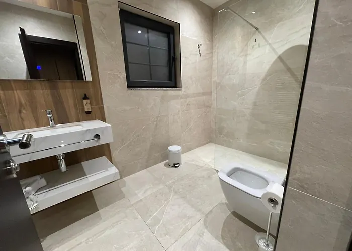 Pinehill Hotel, Restaurant , Pool & - 5* Razëm