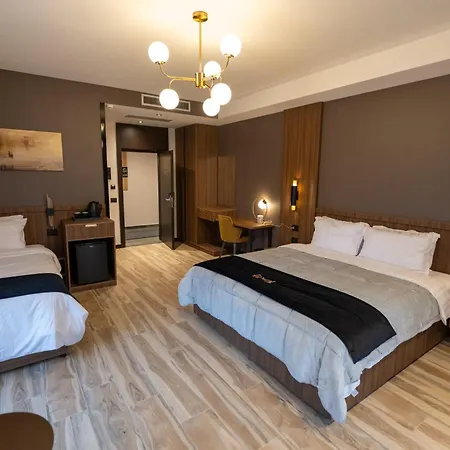 Pinehill Hotel, Restaurant , Pool & -