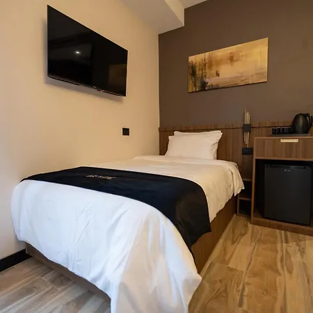 호텔 Pinehill Hotel, Restaurant , Pool & - Razëm