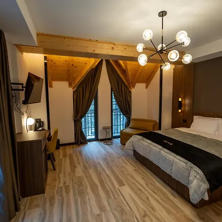 Pinehill Hotel, Restaurant , Pool & - 5* Razëm