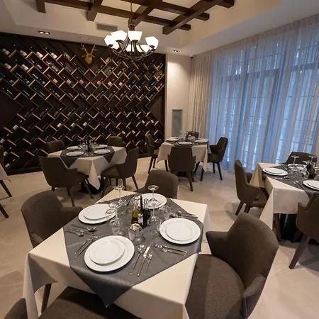 Pinehill Hotel, Restaurant , Pool & - فندق Razëm