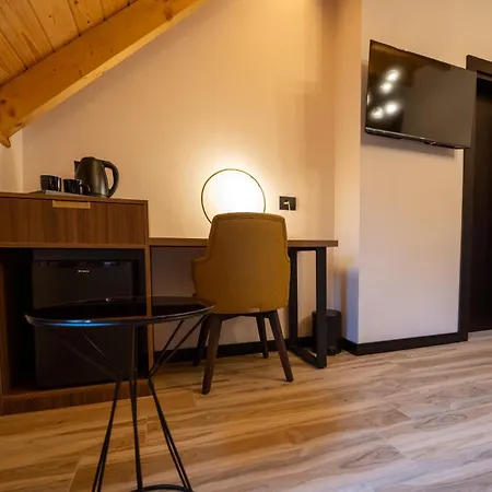 Pinehill Hotel, Restaurant , Pool & - Razëm