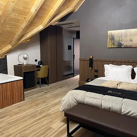 Pinehill Hotel, Restaurant , Pool & - 5* Razëm