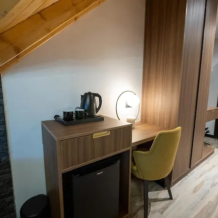 Pinehill Hotel, Restaurant , Pool & - 5* Razëm