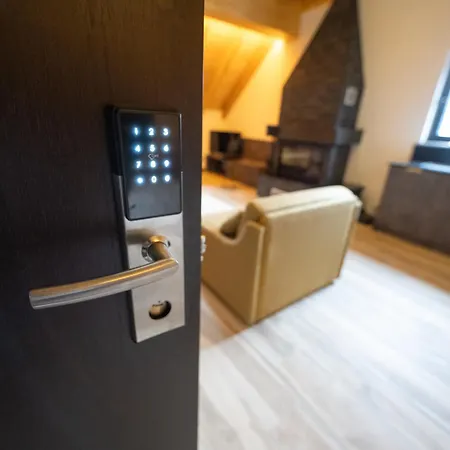 Pinehill Hotel, Restaurant , Pool & - Razëm