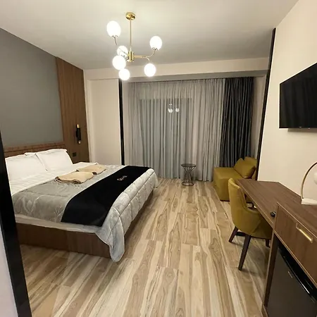 Pinehill Hotel, Restaurant , Pool & - 5* Razëm