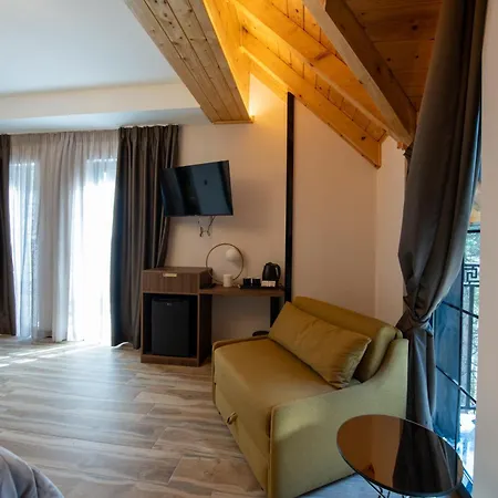 Pinehill Hotel, Restaurant , Pool & - Hotel Razem
