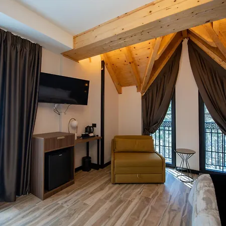 Pinehill Hotel, Restaurant , Pool & -