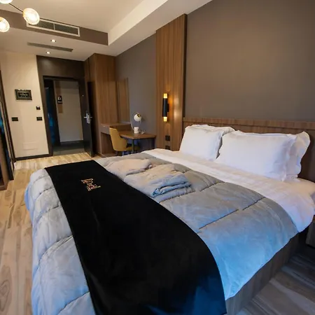 فندق Pinehill Hotel, Restaurant , Pool & -