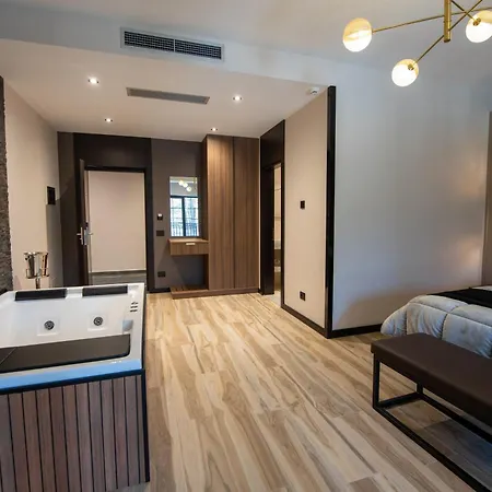 Pinehill Hotel, Restaurant , Pool & - 5* Razëm