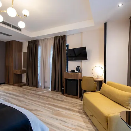 Pinehill Hotel, Restaurant , Pool & - 5* Razëm