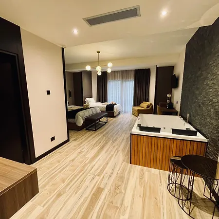 Pinehill Hotel, Restaurant , Pool & -
