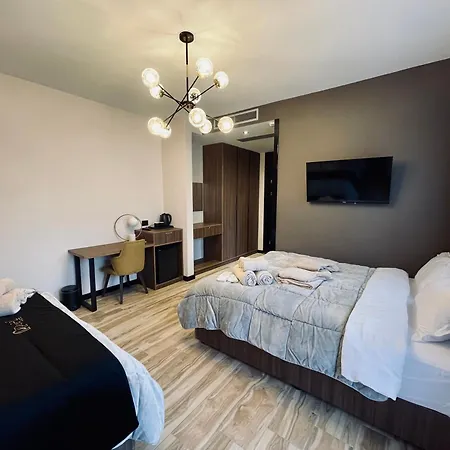 Pinehill Hotel, Restaurant , Pool & - 5* Razëm