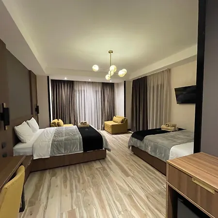 מלון Pinehill Hotel, Restaurant , Pool & - Razëm